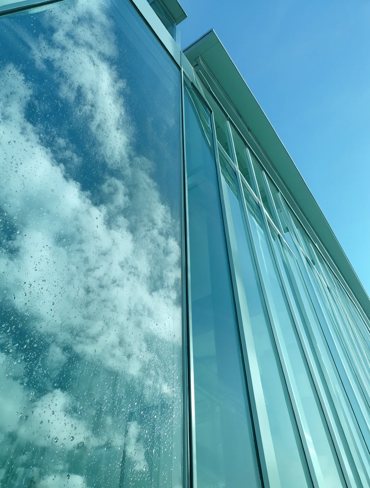 Professionel vinduespolering af glasfacade